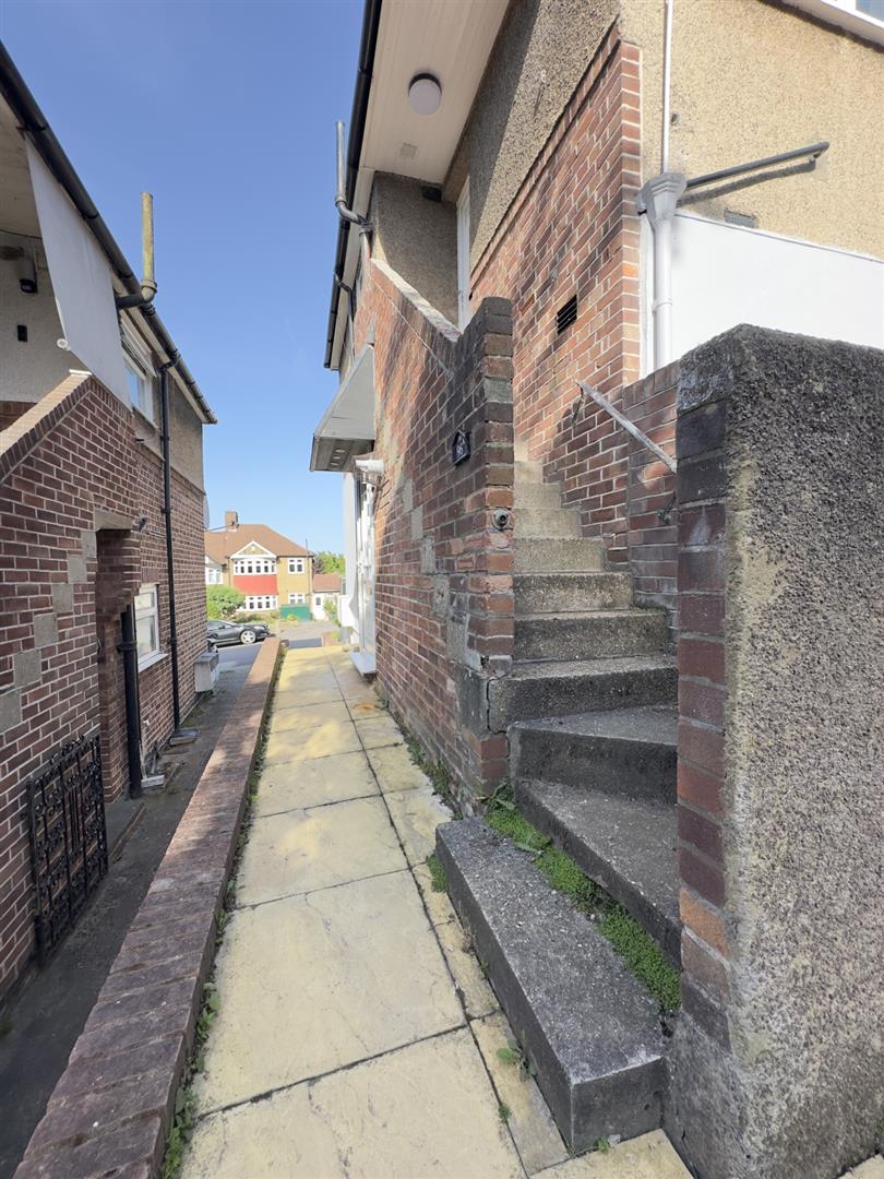 Avondale Avenue, Barnet